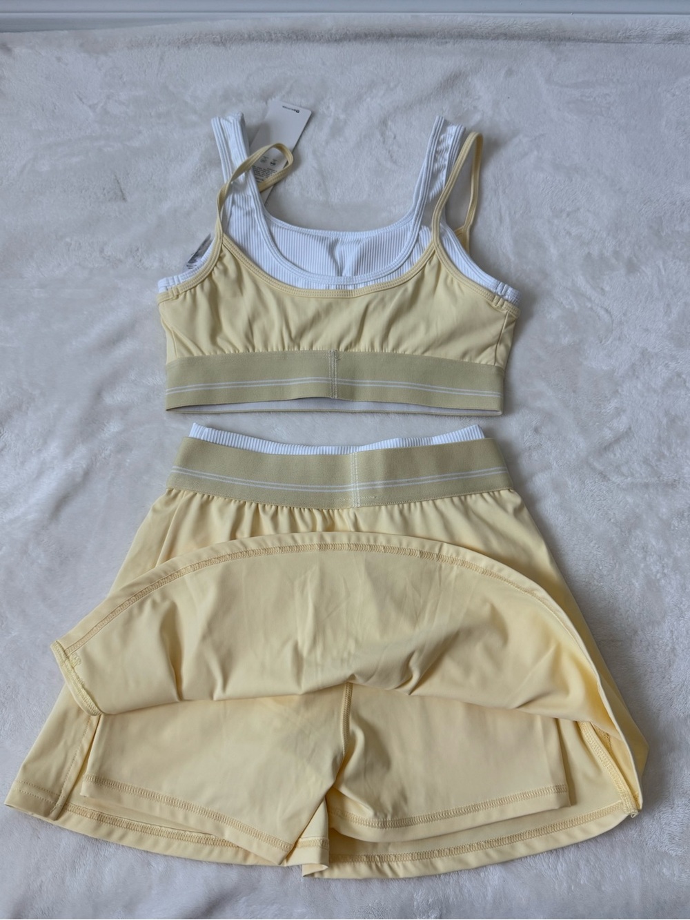ALO Yoga Light Yellow Skater Active Skirt - Picture 2 of 2